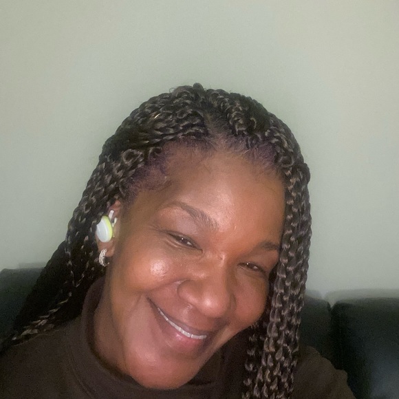 Meet your Posher, Tina - Picture 3 of 5